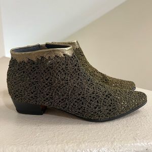 Casadei‎ Versilia Metallic Gold Ankle sandals/shoes. Size 7